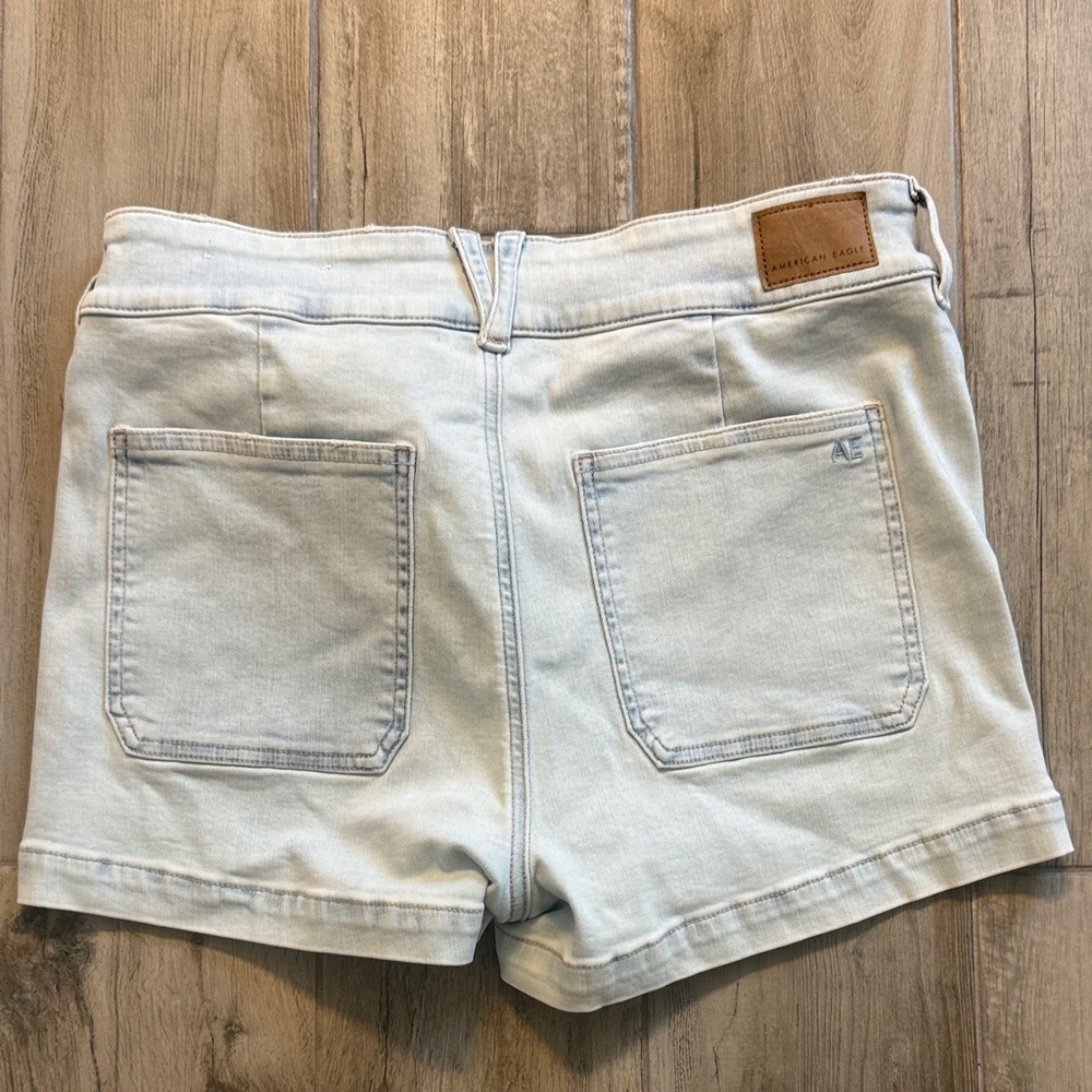 American Eagle Outfitters Light Wash Jean Shorts - Picture 5 of 6